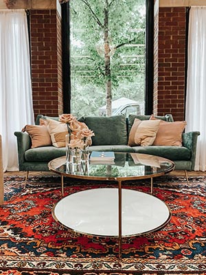 Ways to incorporate rustic cabin-style carpets into your home decor
