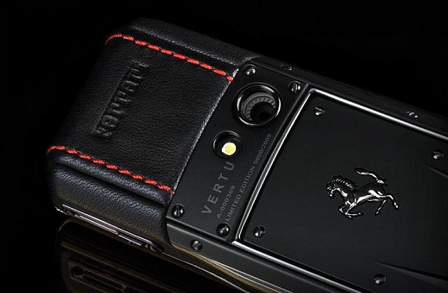 Vertu-Ascent-Ti-Ferrari-Nero-Assoluto-4