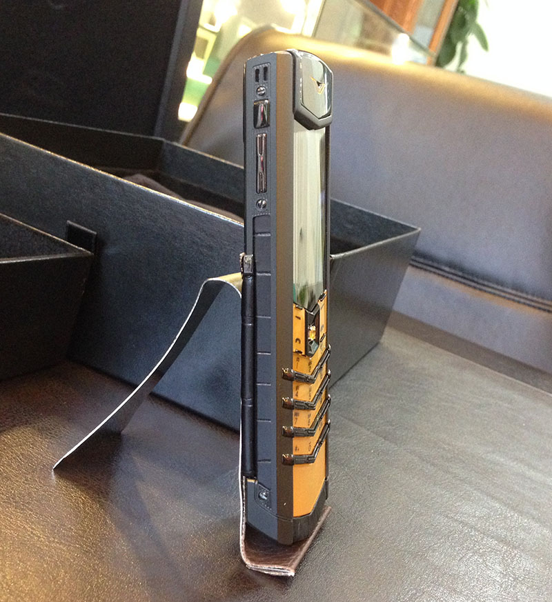 Vertu Signature S Gold Mother Of Pearl Black Alligator