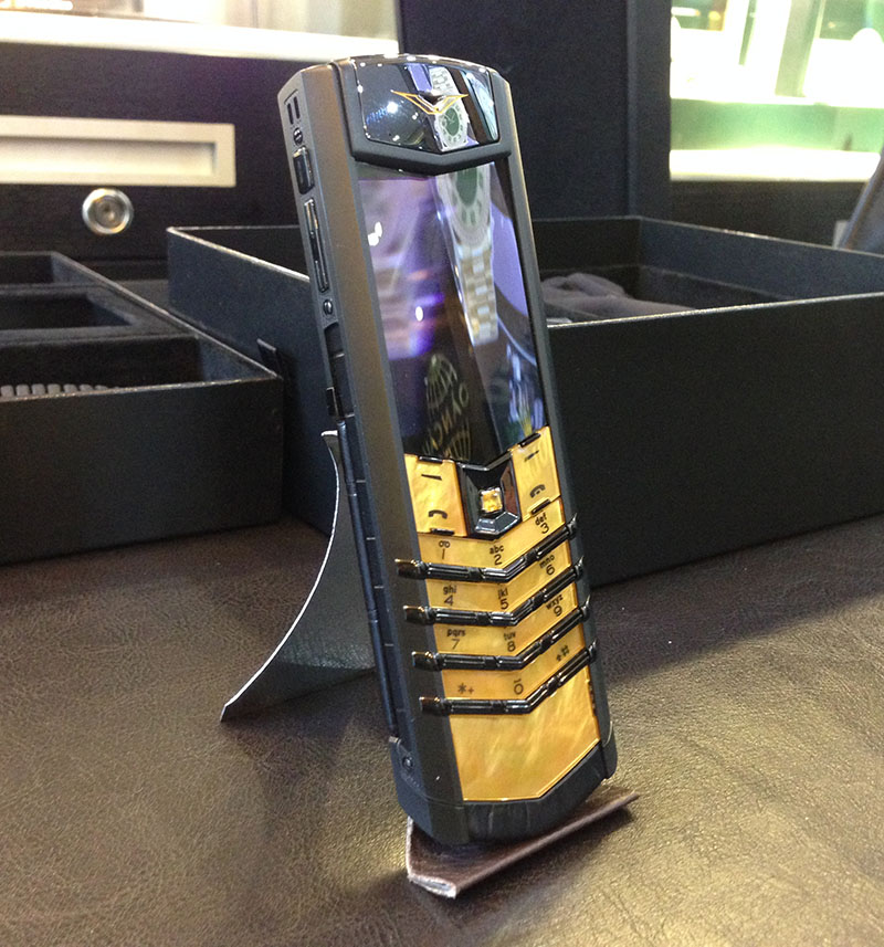 Vertu Signature S Gold Mother Of Pearl Black Alligator