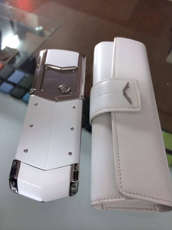 Vertu Signature S Pure White