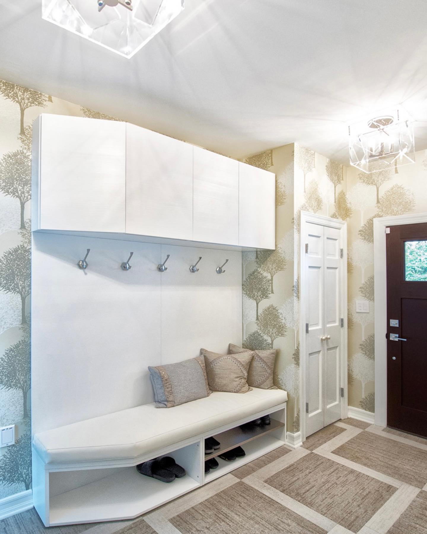 The Art of Color: How Interior Designers Use Color to Transform Spaces