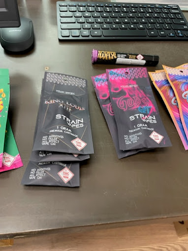 What are the operating hours of Nob Hill Dispensary?