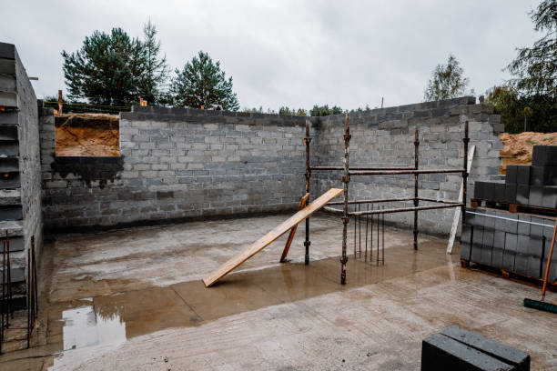 What are the benefits of hiring a commercial property restoration expert in Florida?