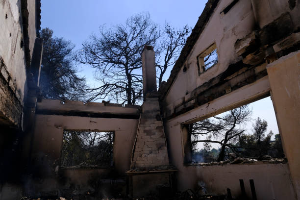 What are the costs associated with hiring smoke damage restoration contractors in Suffolk County?