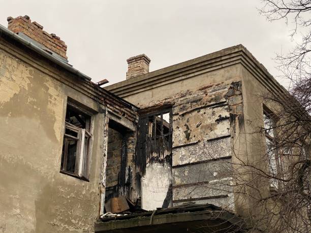 What steps should be taken by property owners before hiring a smoke damage restoration contractor in Suffolk County?