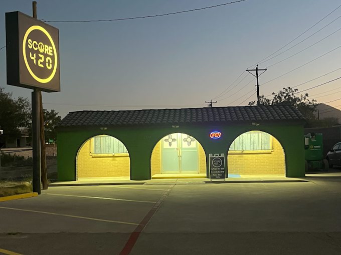 What is the operating hours of Sunland Park NM dispensary?