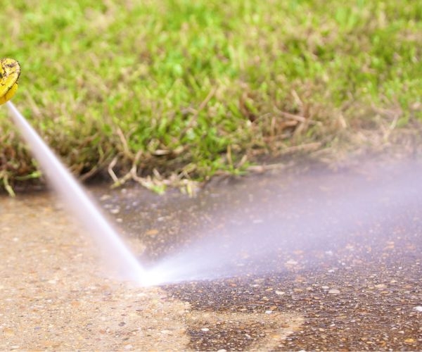 How do I know if my roof needs cleaning?