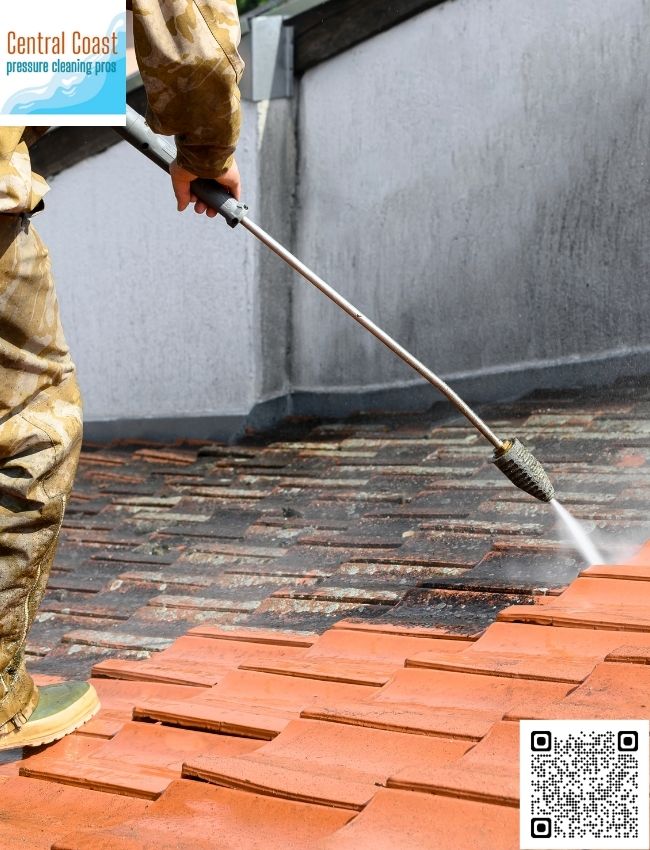 Who offers deck cleaning for outdoor entertainment areas in The Entrance?