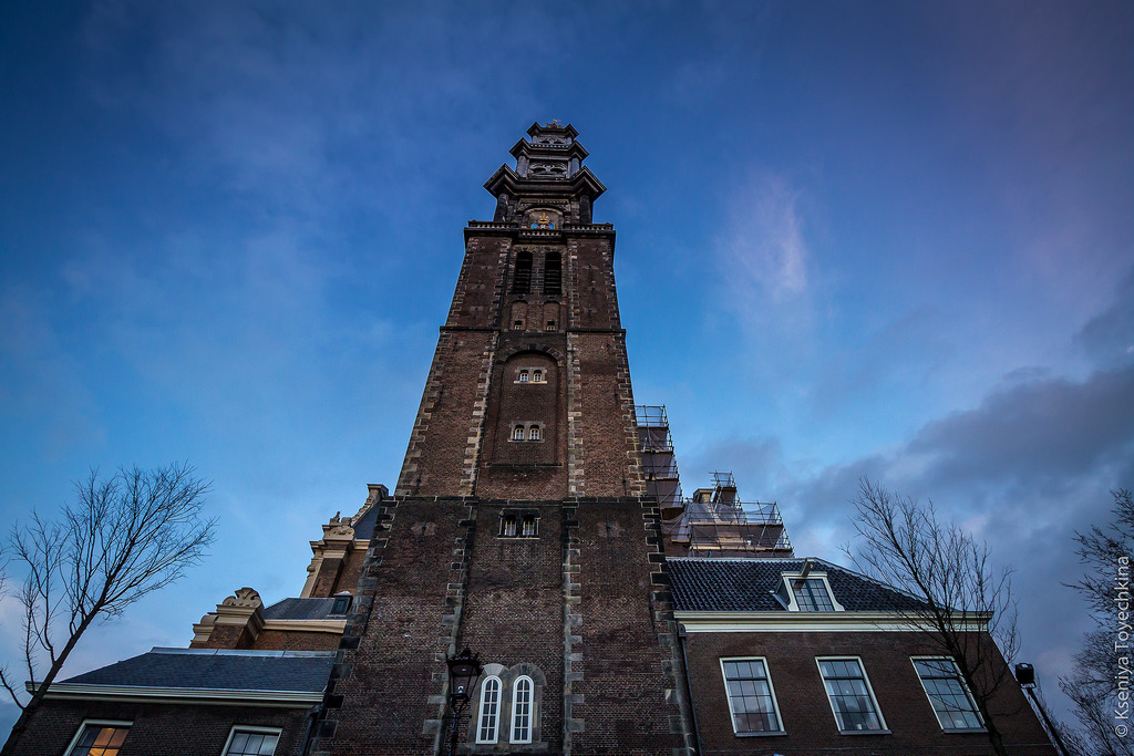 А это - Wester Kerk - кальвинистская церковь. Считается церквью для богатых. Хот