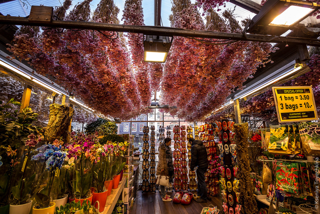 А это - Bluemenmarkt , цветочный рынок. Интересное место и огромный выбор.