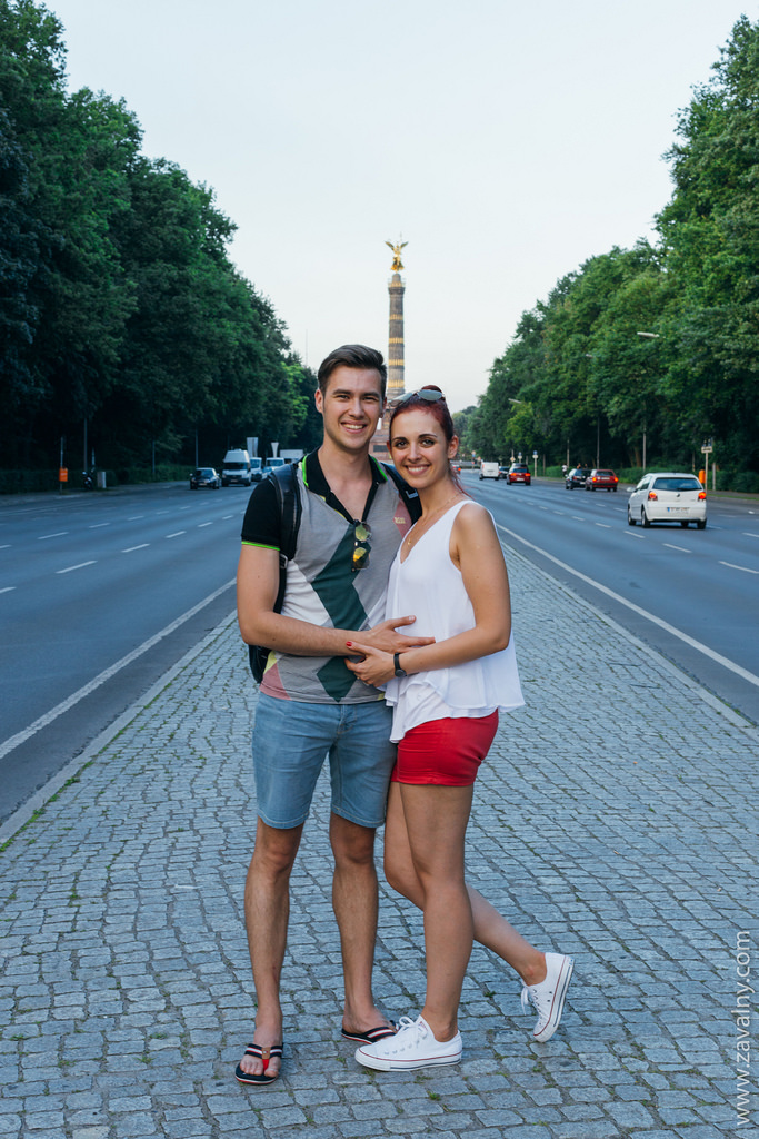 За нами — Siegessäule . На русском — Колонна Победы. Построена в честь побед Пру
