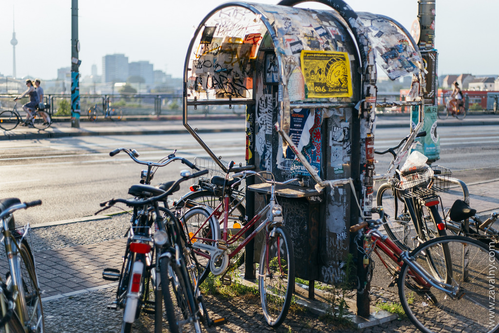 В душе Берлин хотел бы стать Амстердамом . Велосипедистов тут становится много,