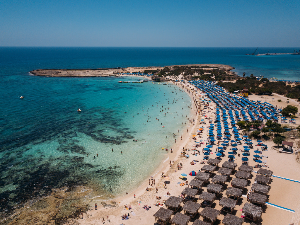 Про пляж Отель находится возле пляжа Макронисос ( Makronisos Beach ) . Это — бес