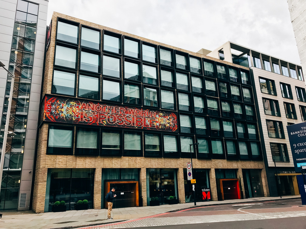 Мы остановились в гостинице CitizenM Bankside . Её главный бонус — местонахожден