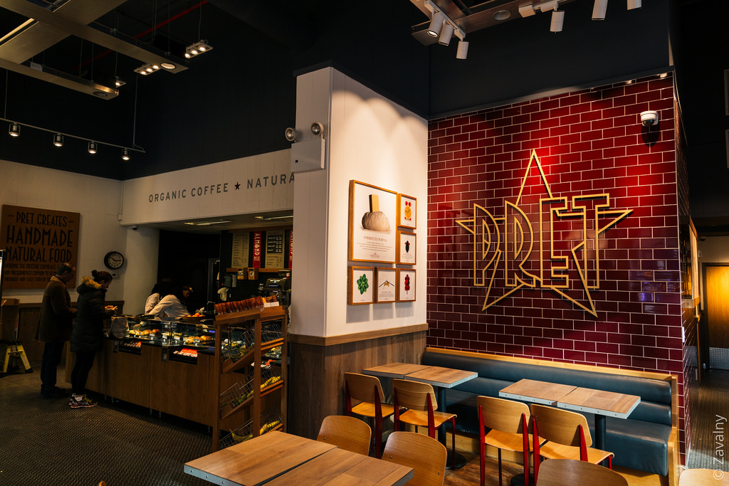 Поэтому пришлось завтракать в Pret A Manger - он очень комфортный – играет прият