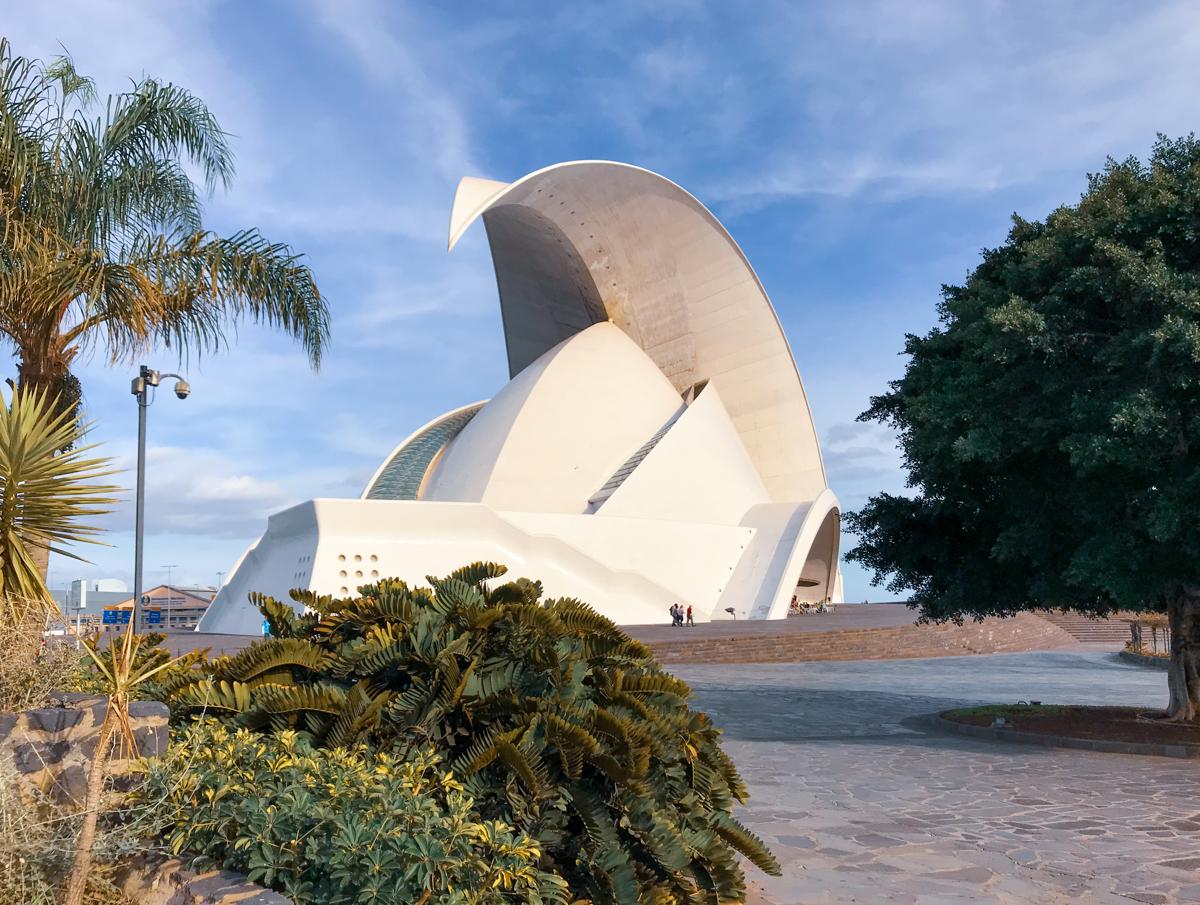 Аудиторио-де-Тенерифе (исп. Auditorio de Tenerife) — одно из самых известных и у