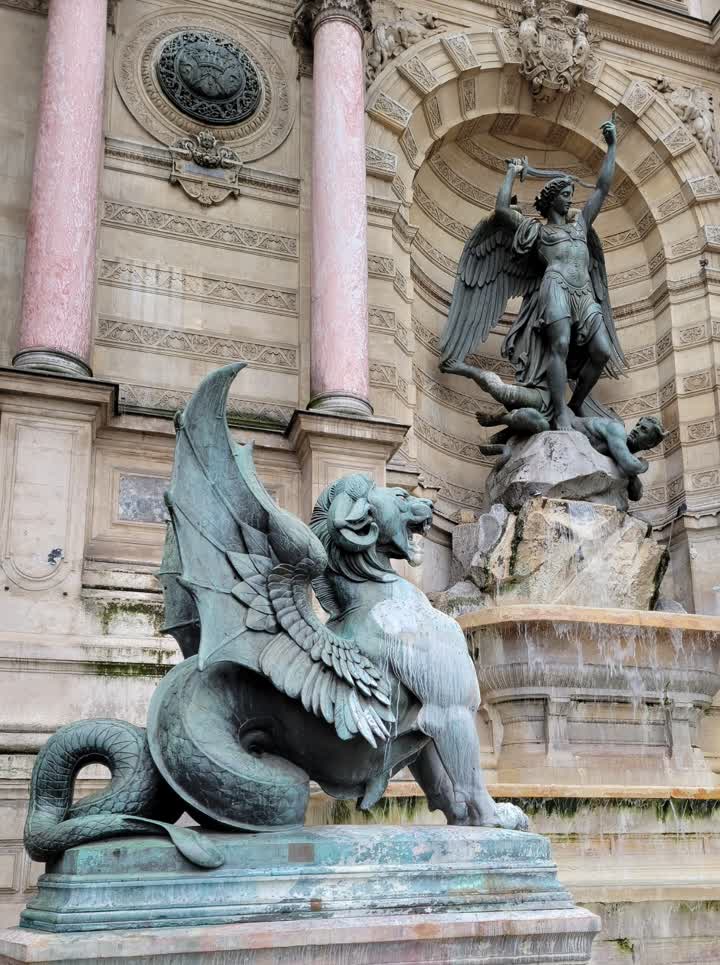 Saint-Michel statue