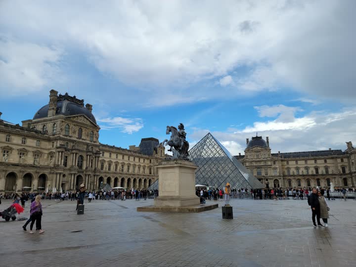 louvre-pyramid