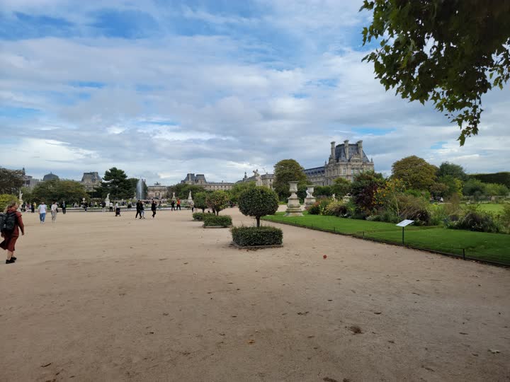 view-towards-louvre