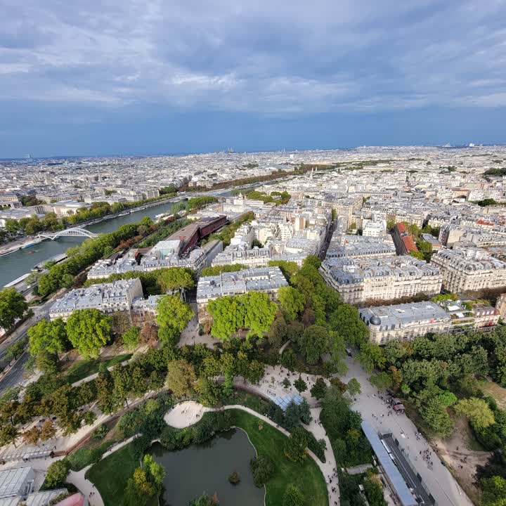 eiffel-first-level