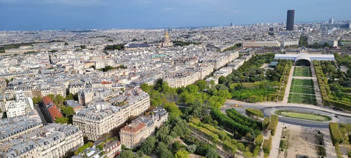 eiffel-first-level-lawn