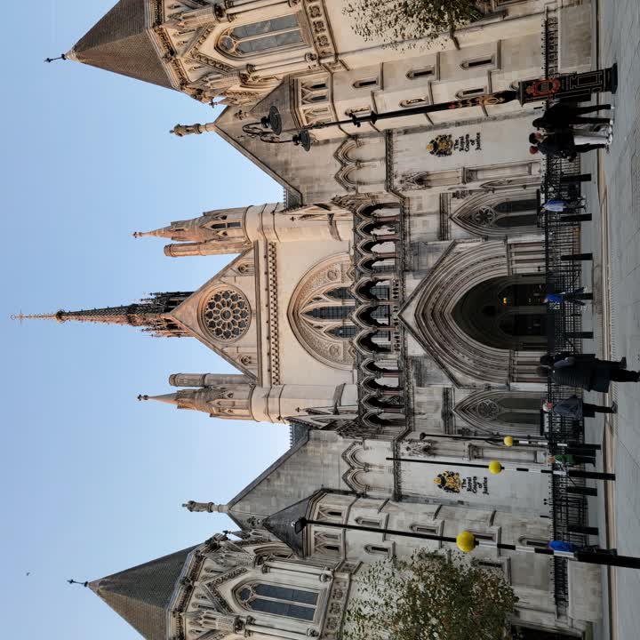 royalcourts