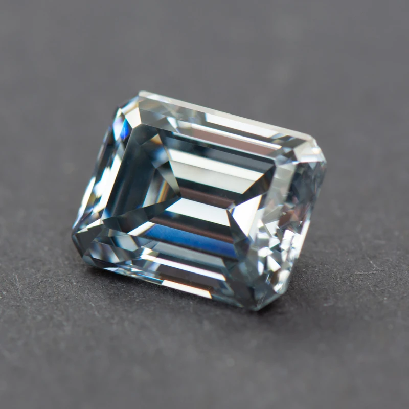 https://filedn.com/lbDn48ArIEU8tstyEOW46uV/4sale/Moissanite%20Loose%20Stones%20/Charming%20Gemstone%20Store-Ghost-Gray-Emerald-Cut-1-5-Carats-4.webp