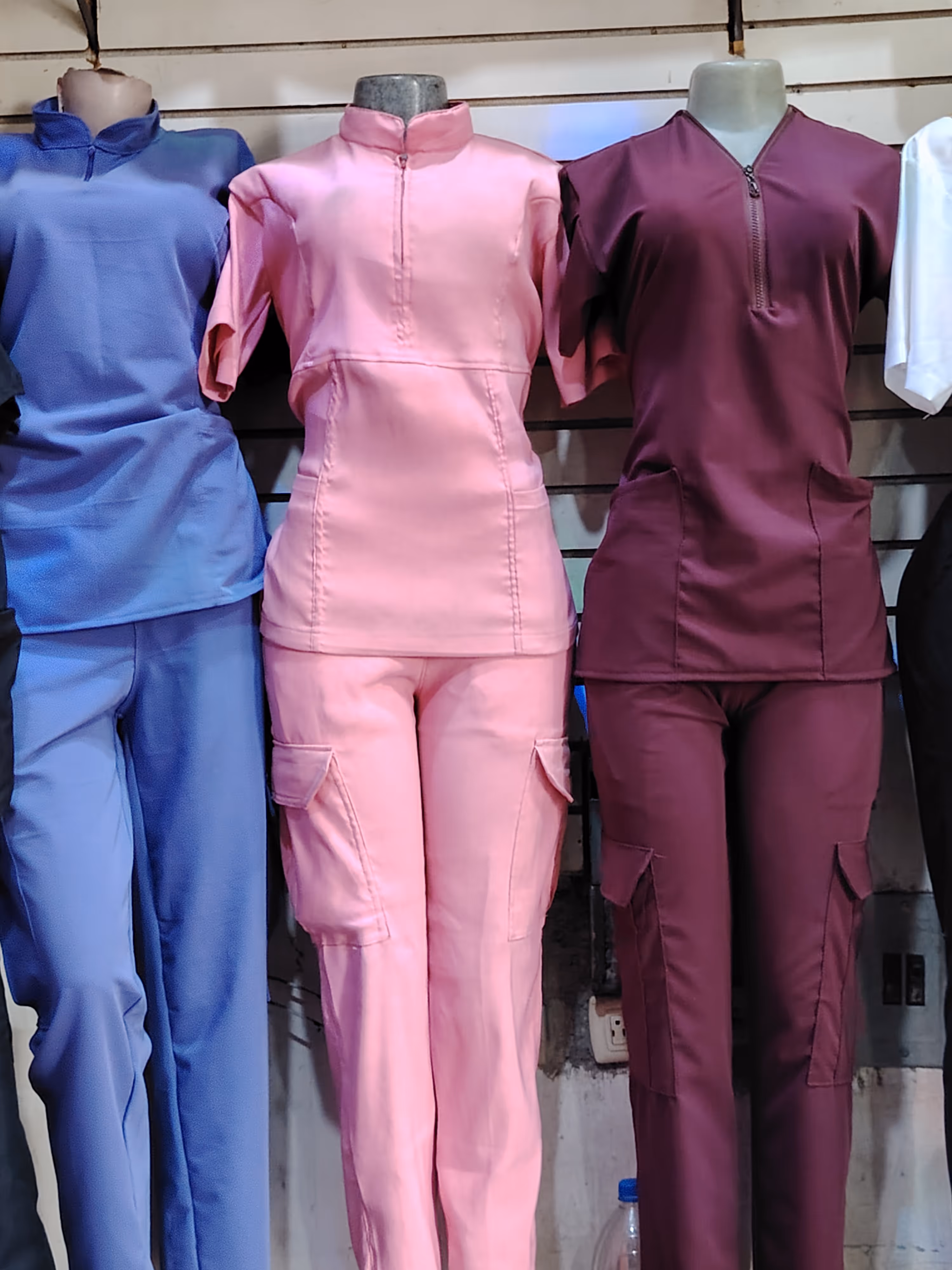UNIFORMES MÉDICOS ASISTENCIAL