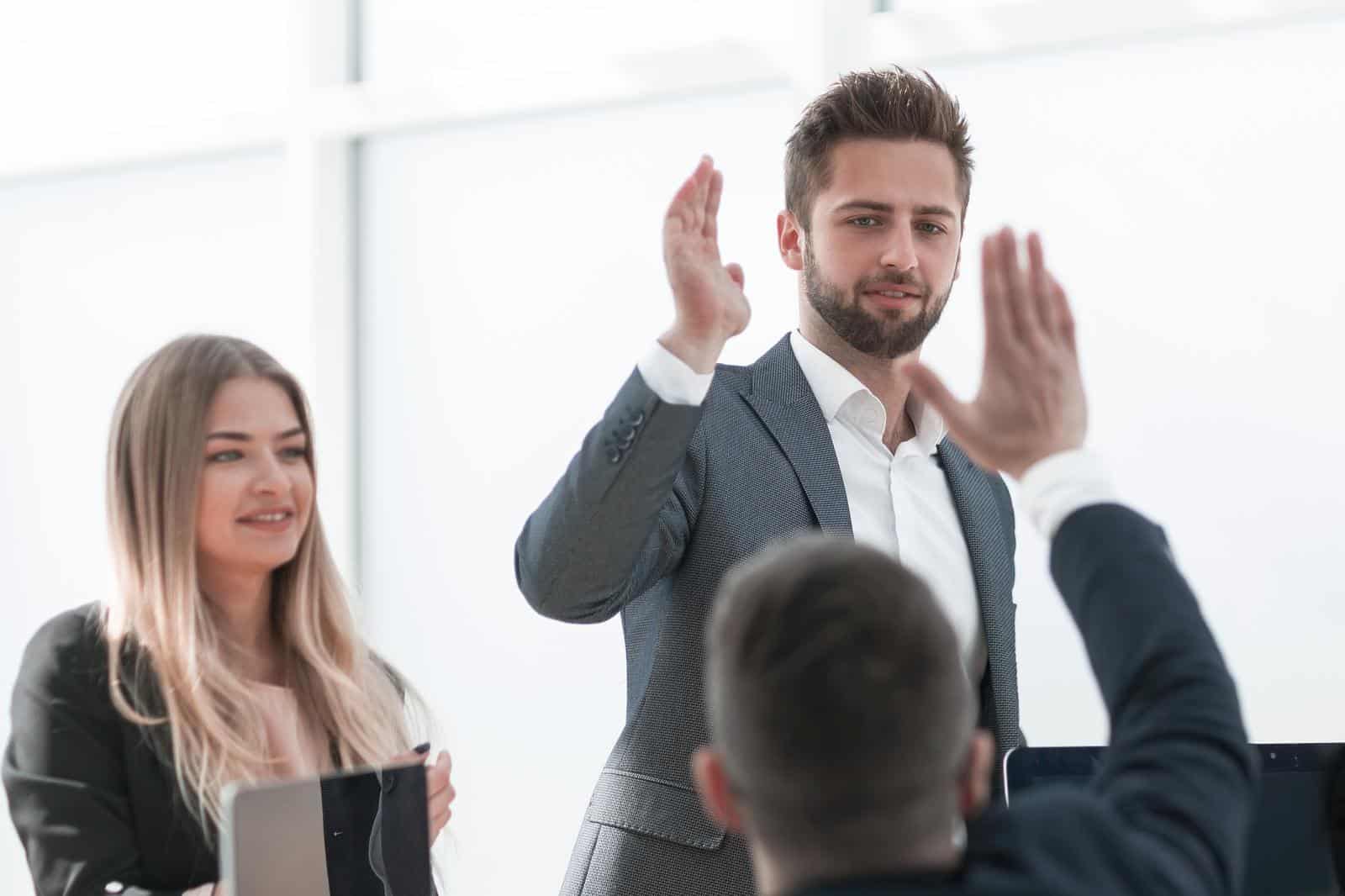 Cómo mantener motivados a tus empleados