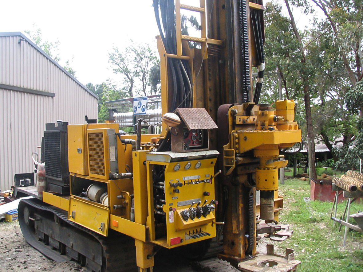 Sonic Drill / HSA - geotech track mounted drill rig
