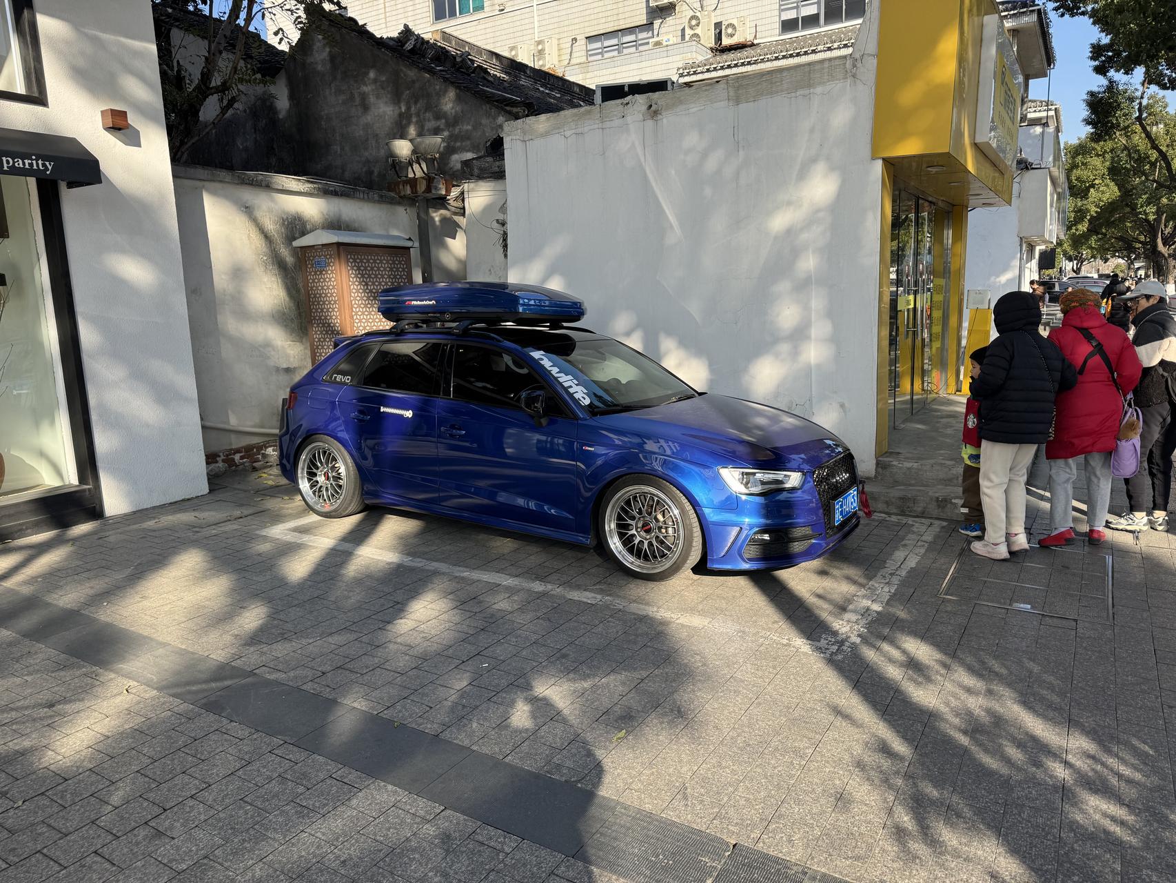 ‎Check network for missing images.