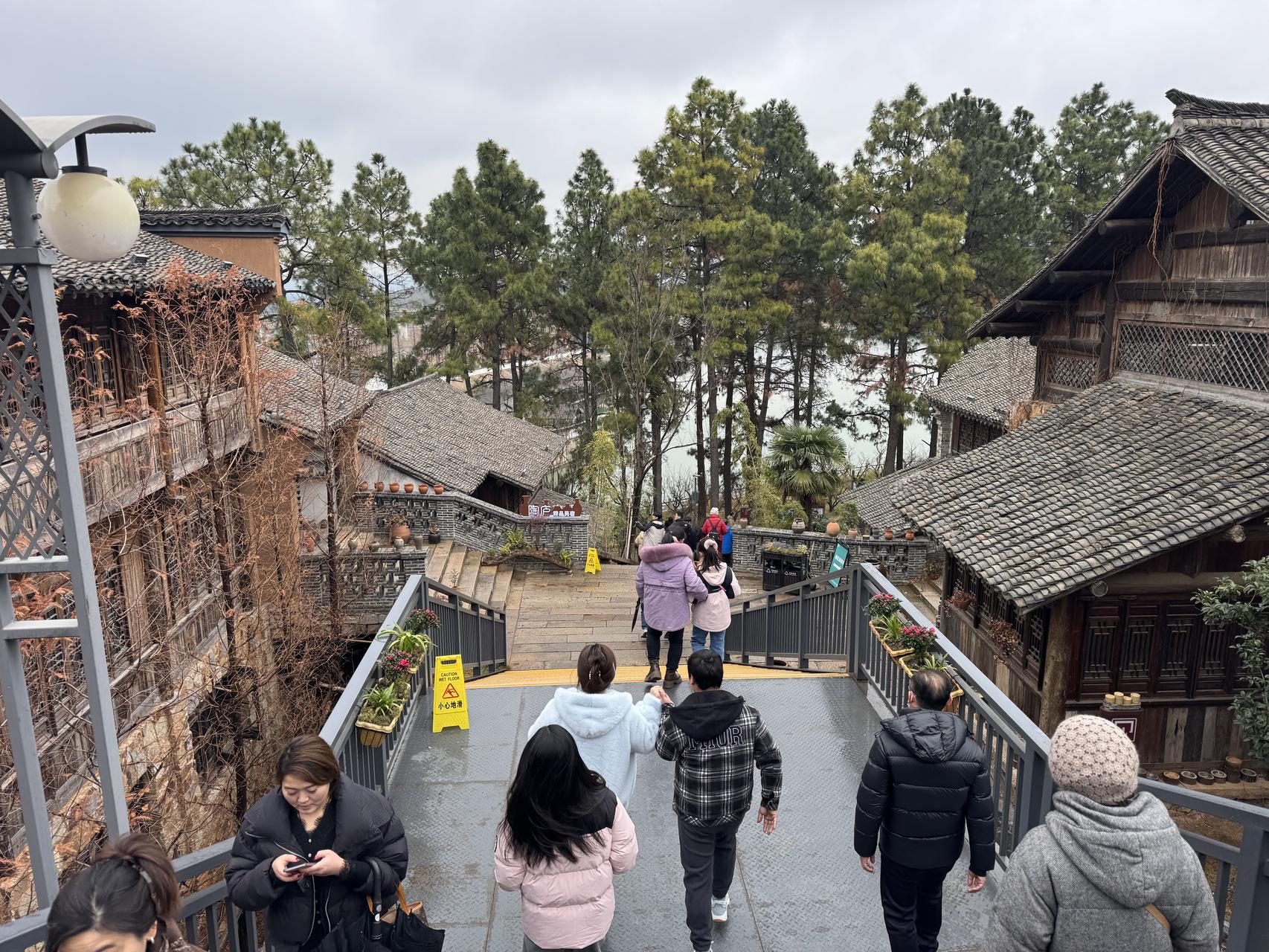 ‎Check network for missing images.