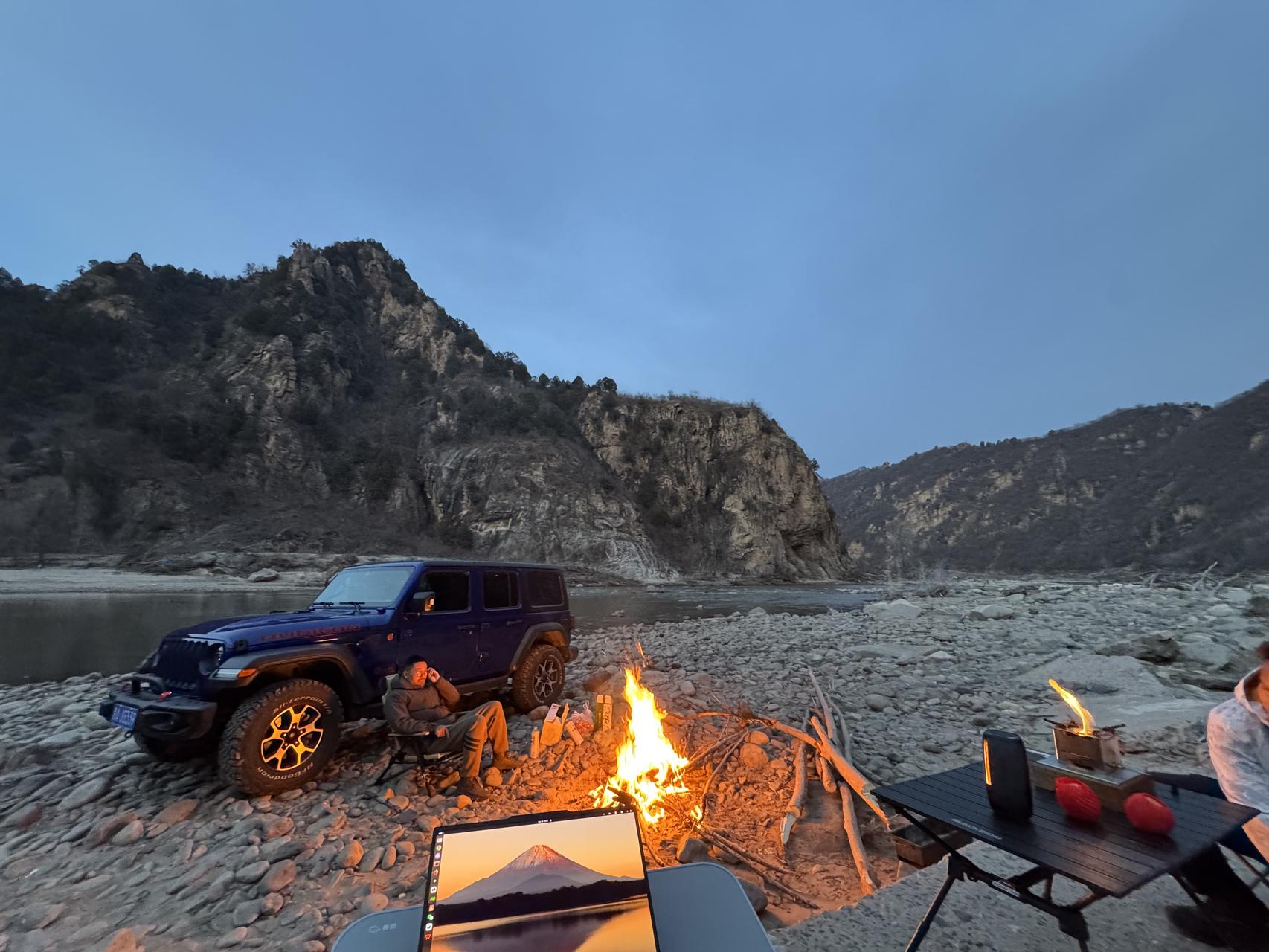 ‎Check network for missing images.