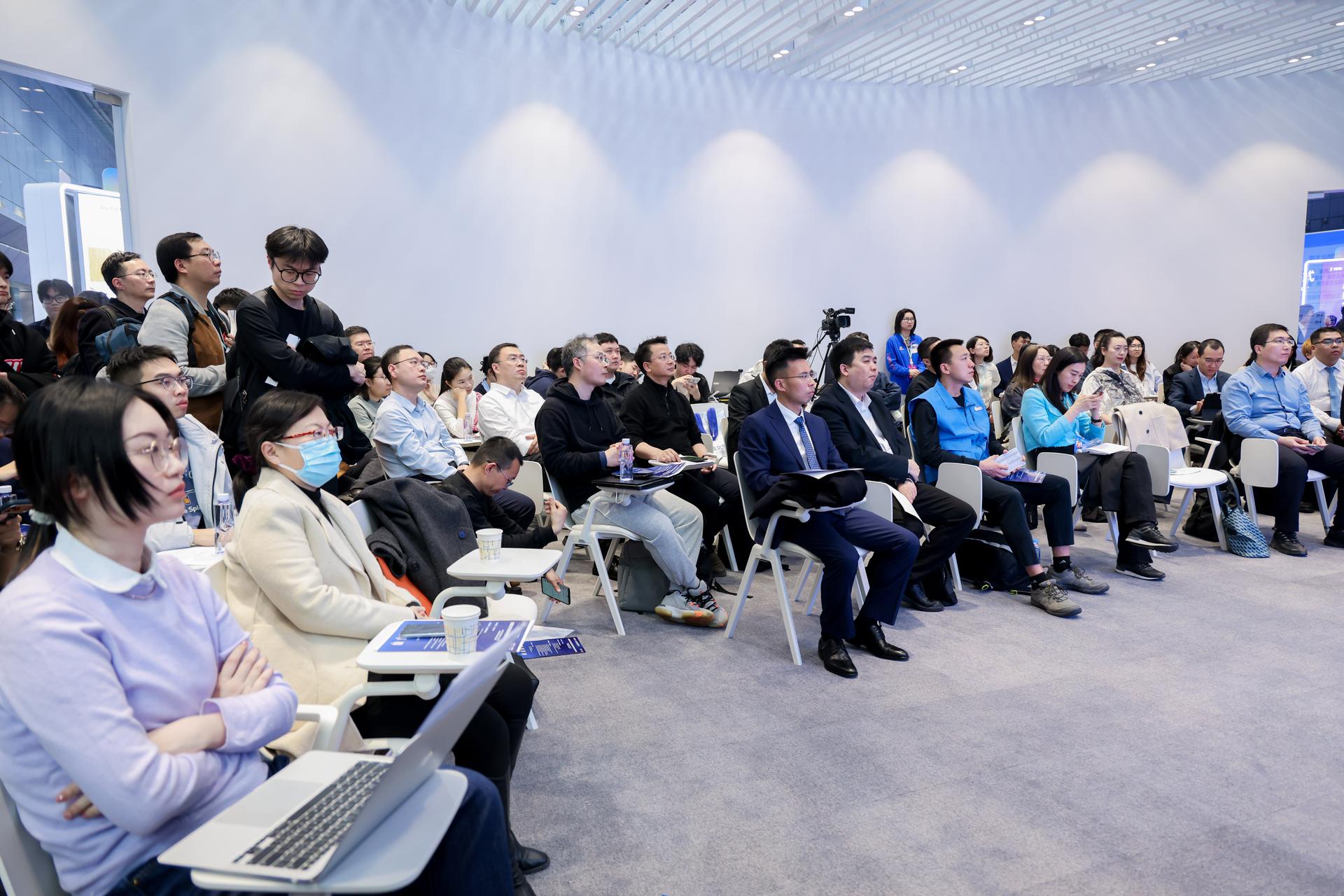 ‎Check network for missing images.