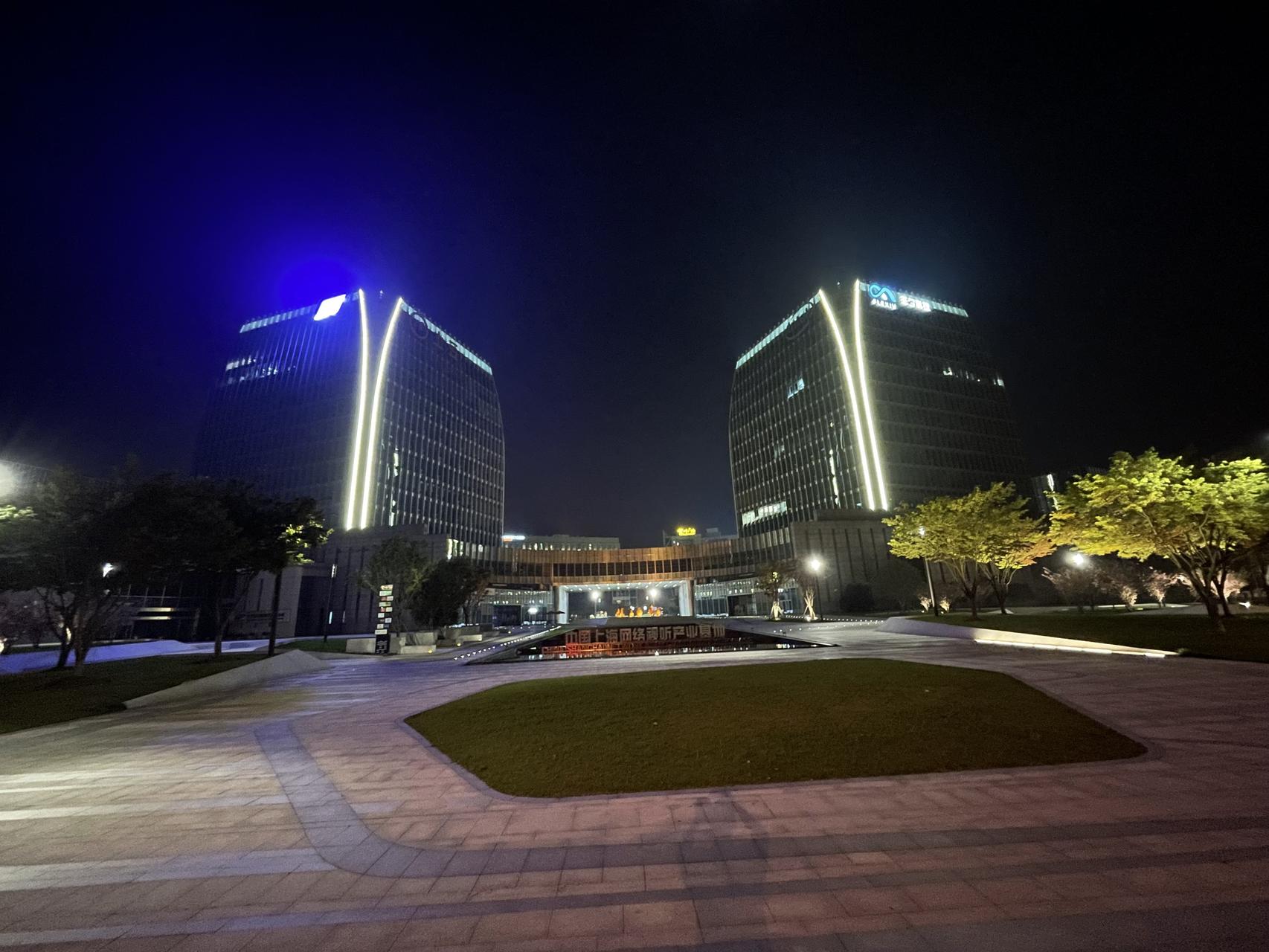 ‎Check network for missing images.