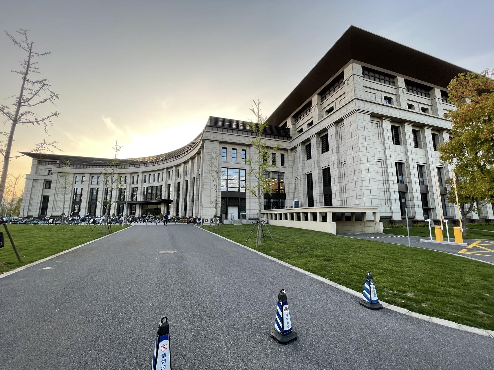 ‎Check network for missing images.