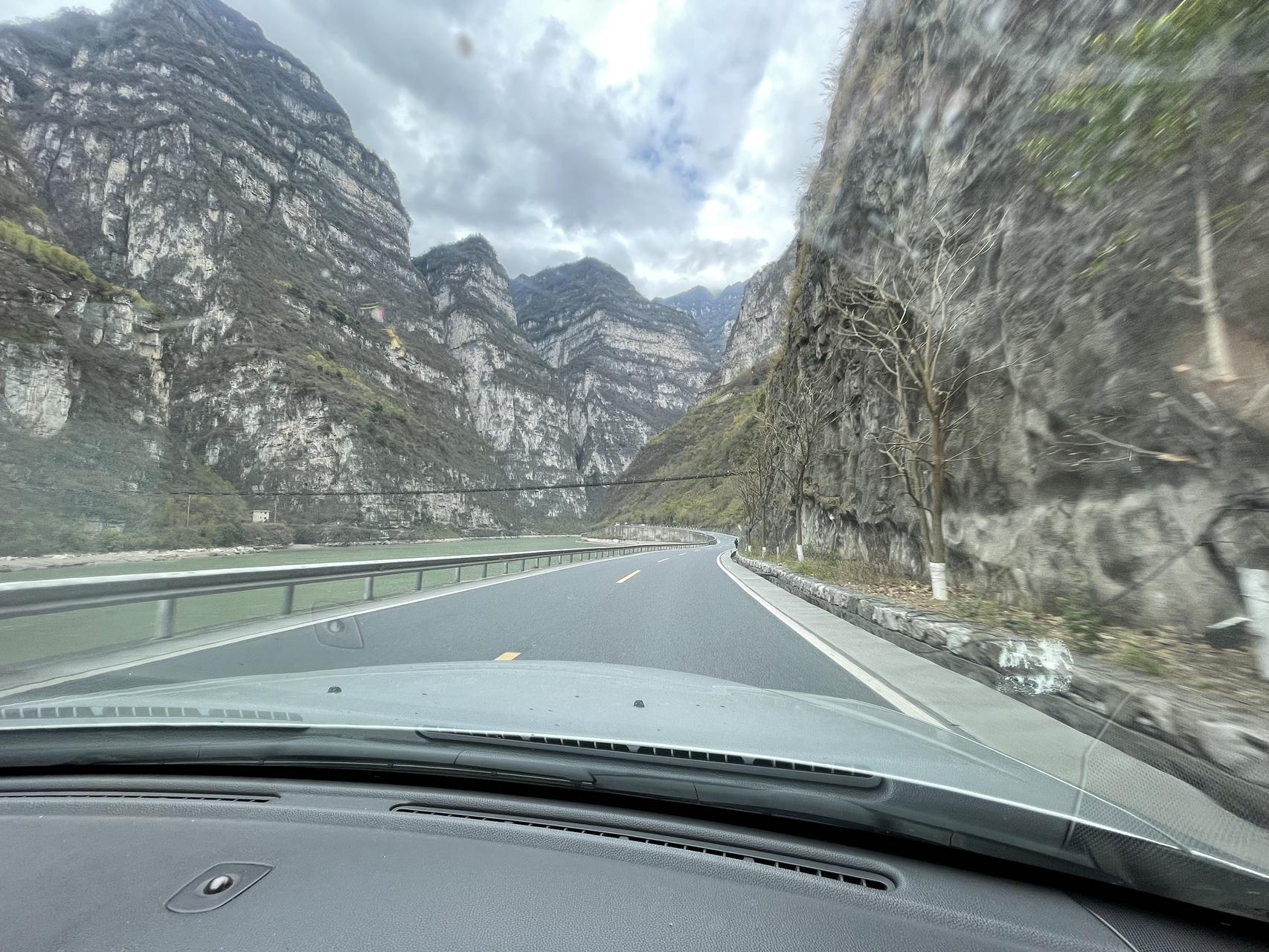 ‎Check network for missing images.