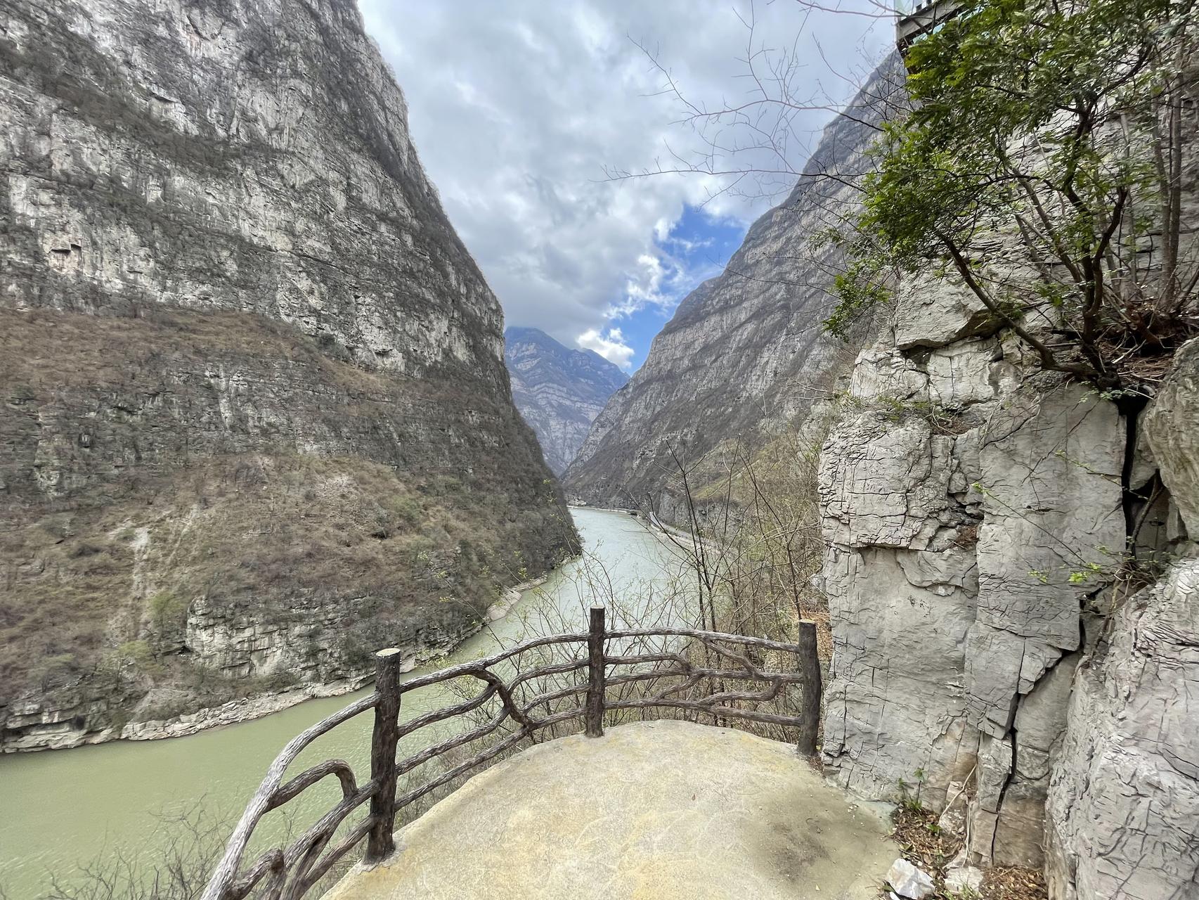 ‎Check network for missing images.