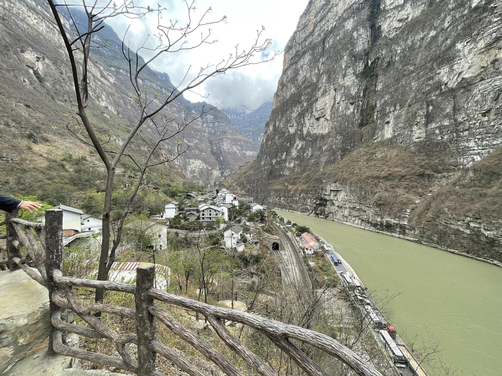 ‎Check network for missing images.