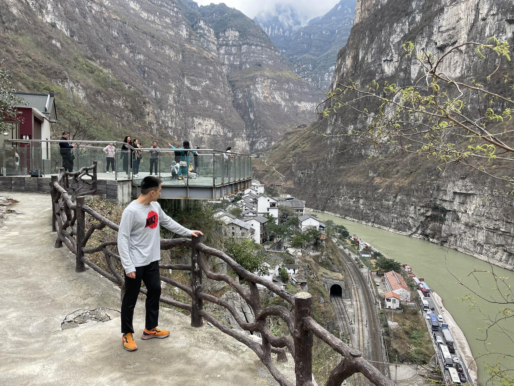 ‎Check network for missing images.