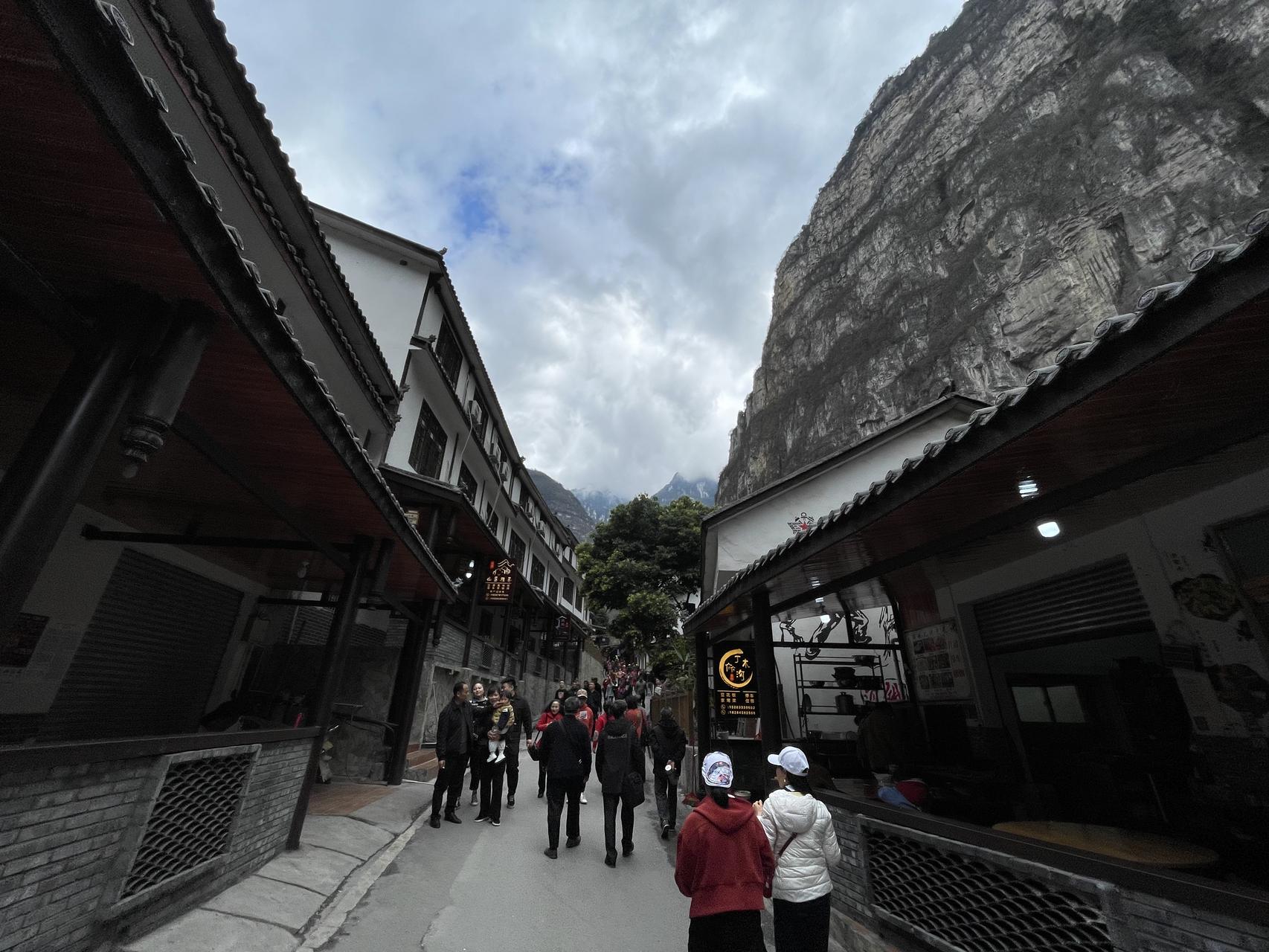 ‎Check network for missing images.