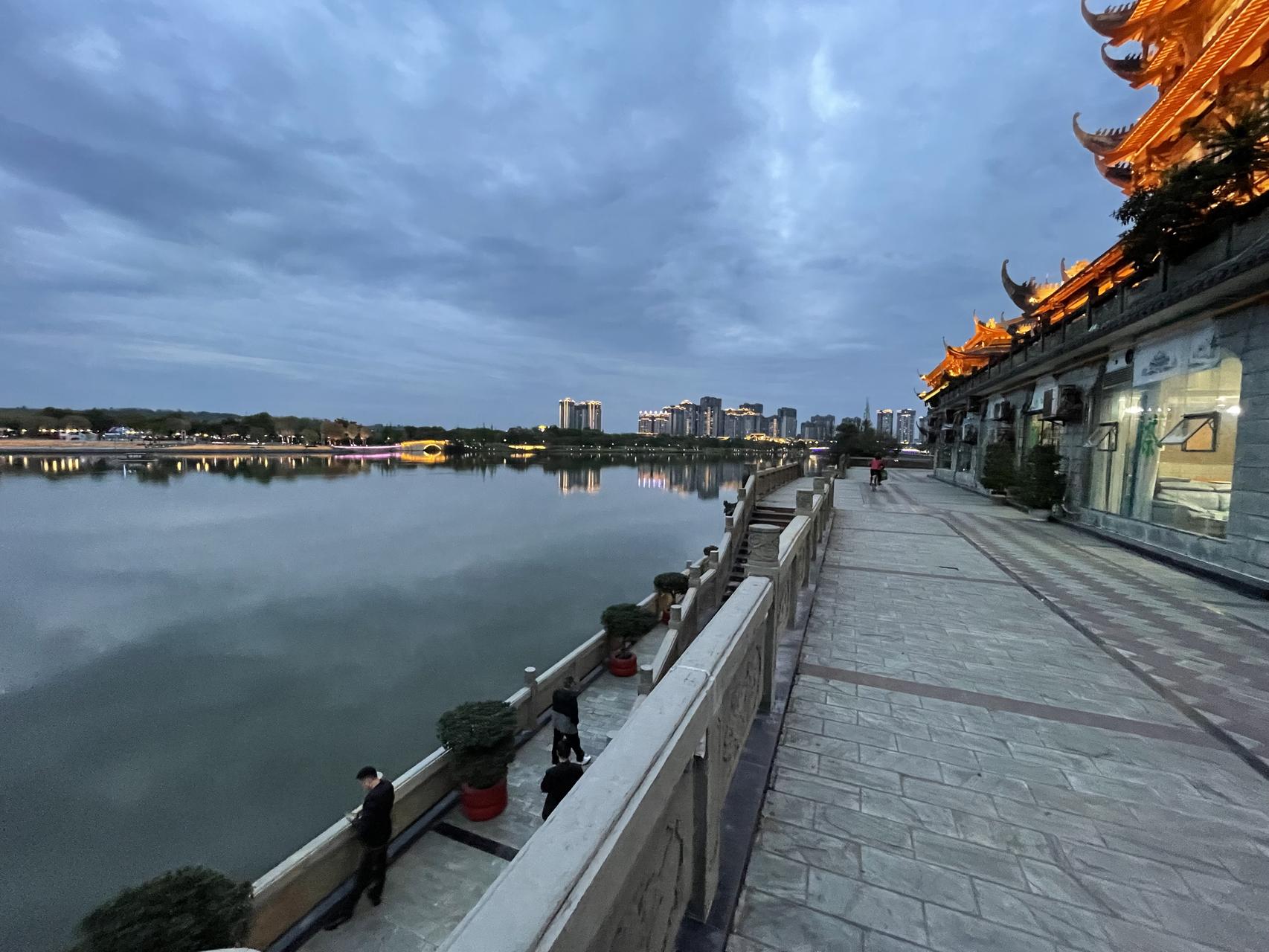 ‎Check network for missing images.