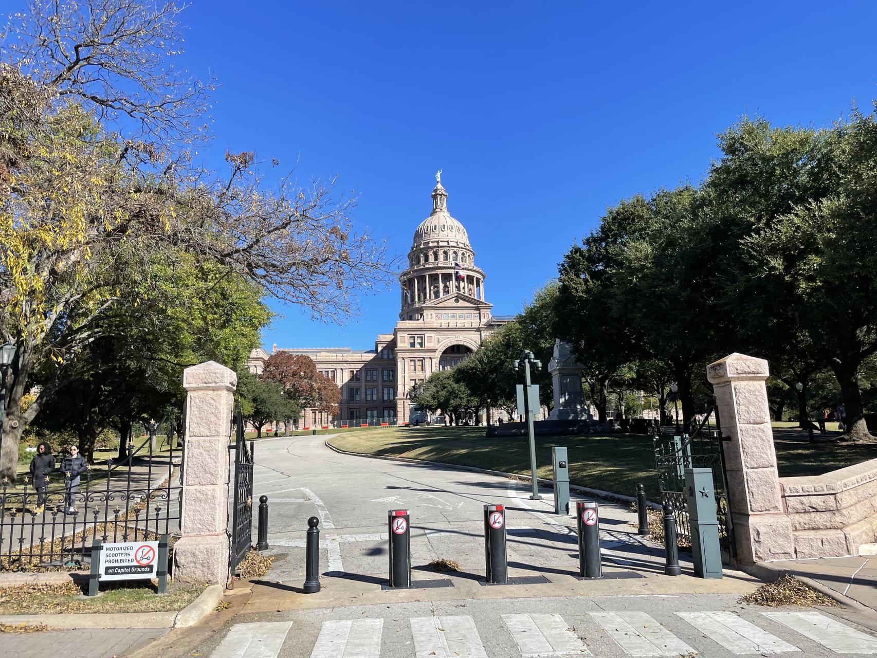 ‎Check network for missing images.