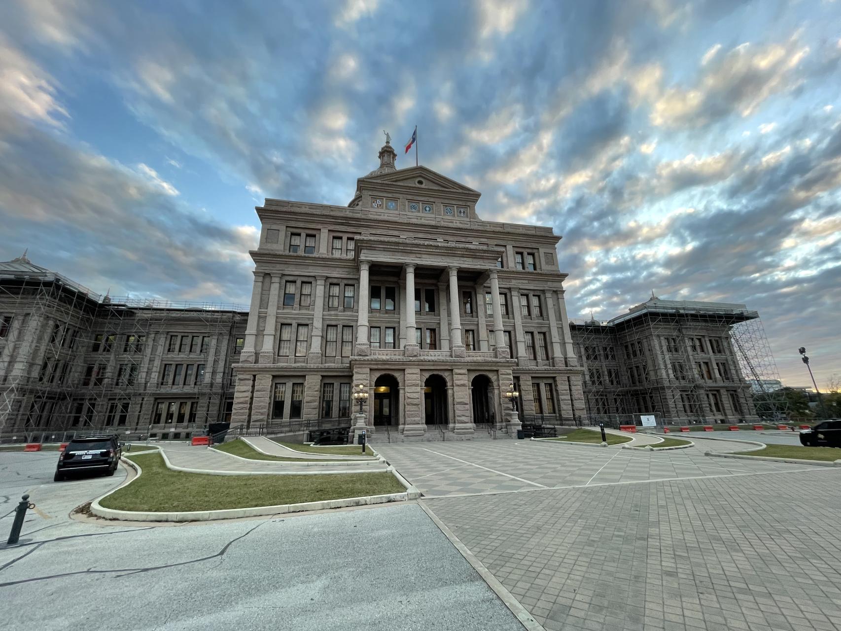 ‎Check network for missing images.