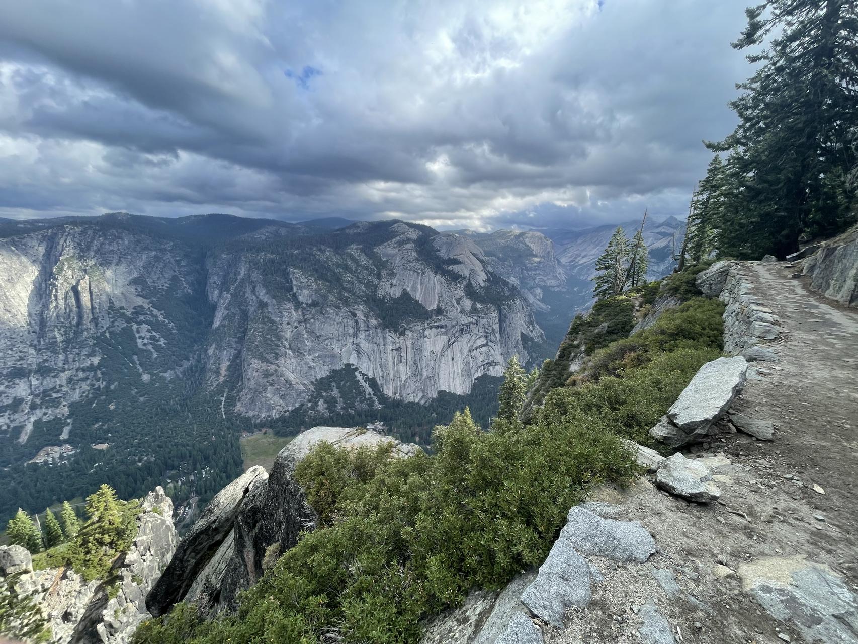 ‎Check network for missing images.