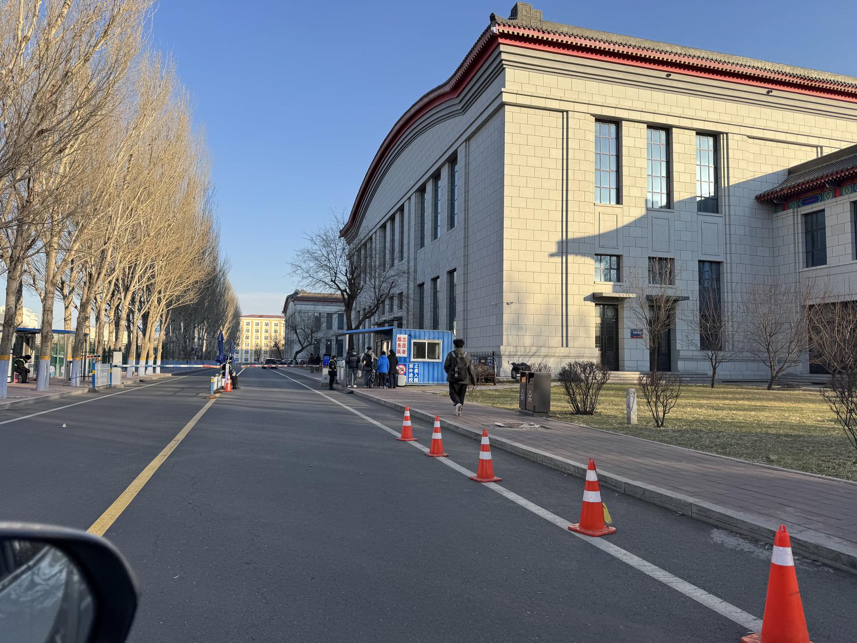 ‎Check network for missing images.