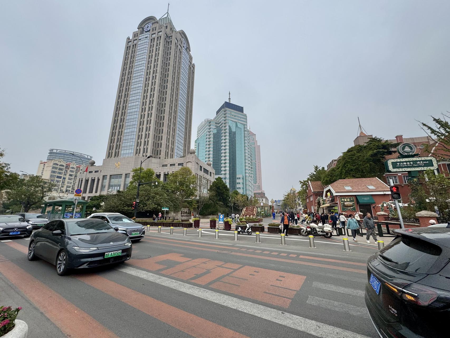 ‎Check network for missing images.