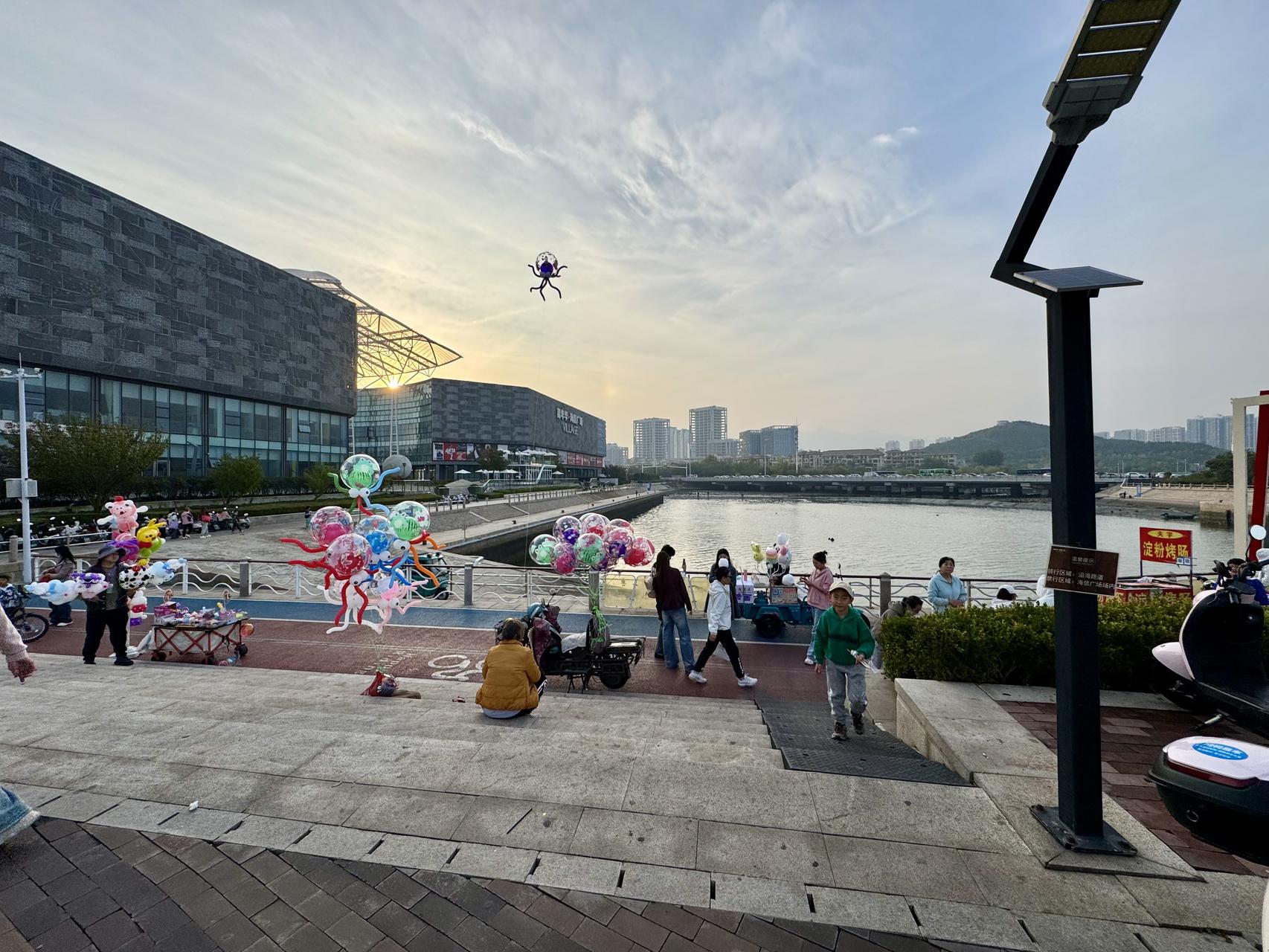 ‎Check network for missing images.