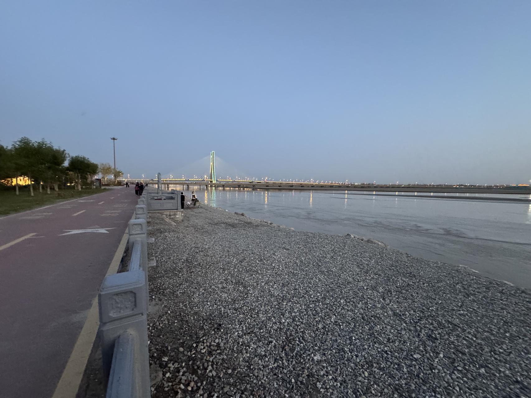 ‎Check network for missing images.